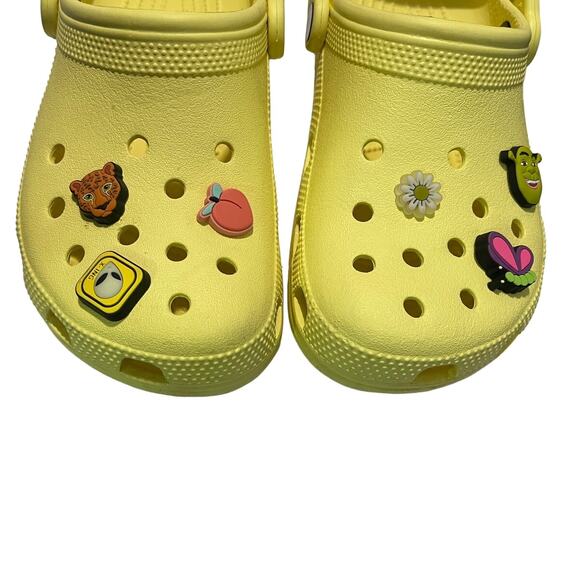 Crocs Unisex Classic Yellow Clogs with 6 Fun Jibbitz/Charms - Size US M 5/W 7 - Picture 3 of 12